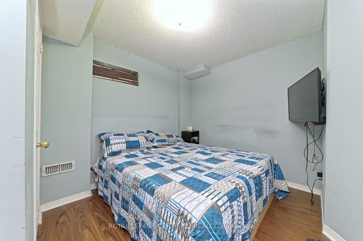 Photo 28 at 28 Abbotsbury Drive, Credit Valley, Brampton