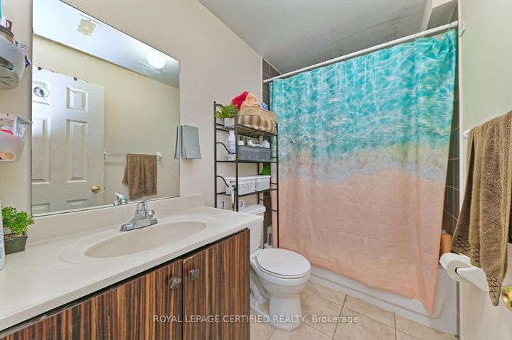 Photo 30 at 28 Abbotsbury Drive, Credit Valley, Brampton