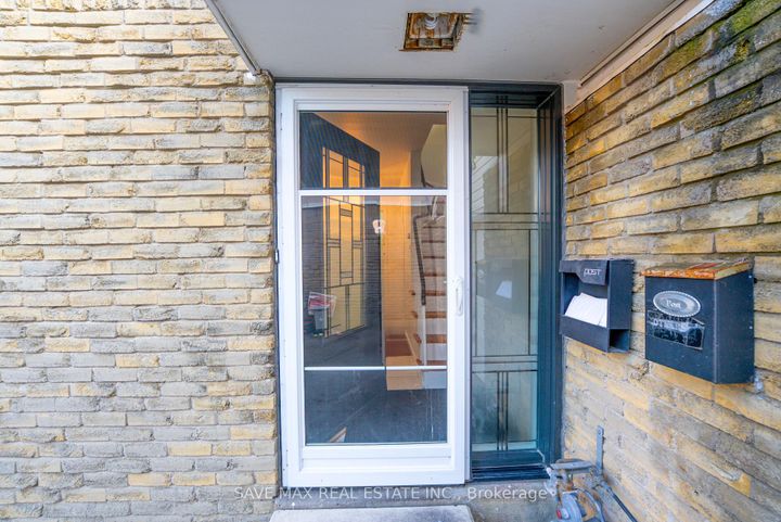 Photo 2 at 28 Gailwood Court, Northgate, Brampton