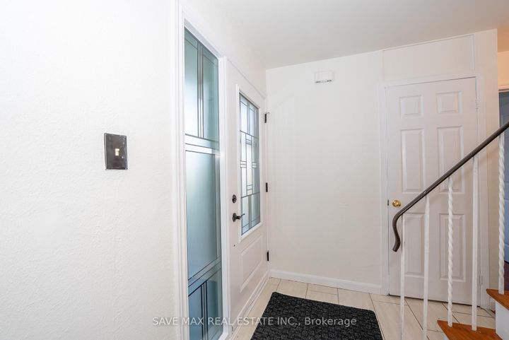 Photo 4 at 28 Gailwood Court, Northgate, Brampton