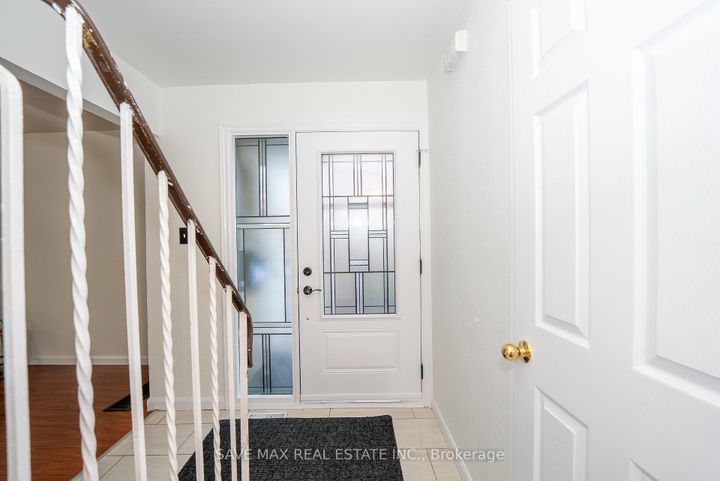 Photo 5 at 28 Gailwood Court, Northgate, Brampton