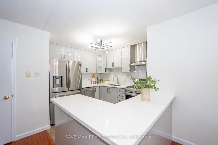 Photo 9 at 28 Gailwood Court, Northgate, Brampton