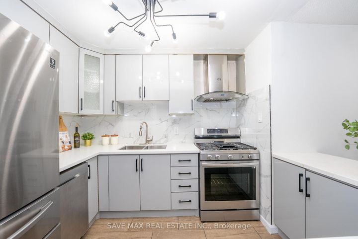 Photo 10 at 28 Gailwood Court, Northgate, Brampton