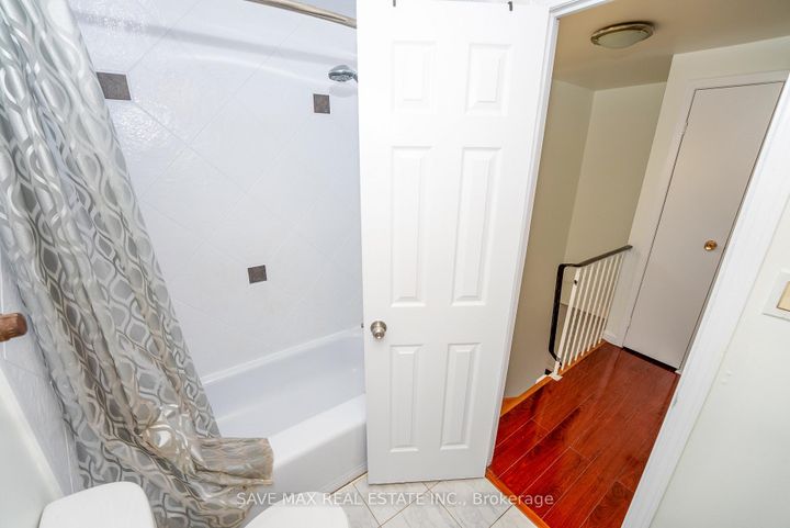 Photo 32 at 28 Gailwood Court, Northgate, Brampton