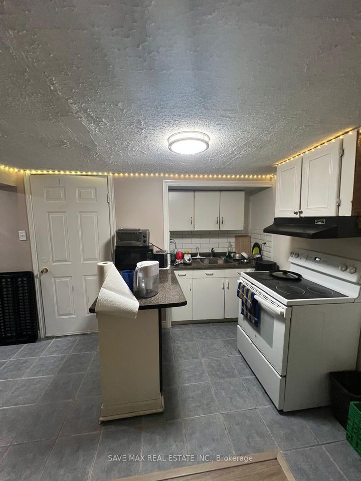 Photo 34 at 28 Gailwood Court, Northgate, Brampton