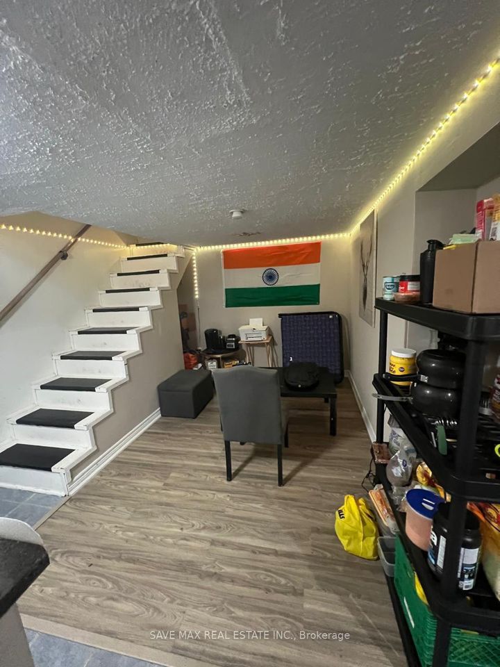 Photo 35 at 28 Gailwood Court, Northgate, Brampton