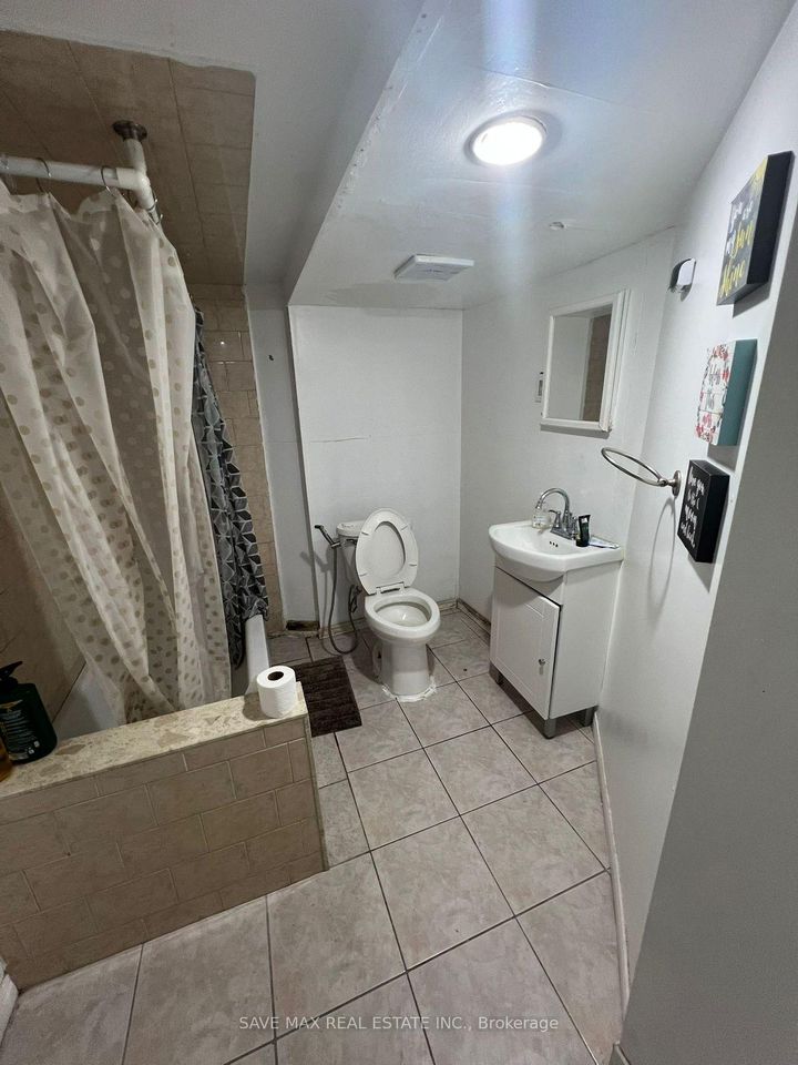 Photo 37 at 28 Gailwood Court, Northgate, Brampton