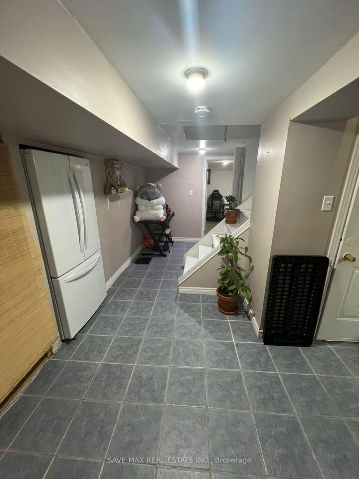 Photo 40 at 28 Gailwood Court, Northgate, Brampton