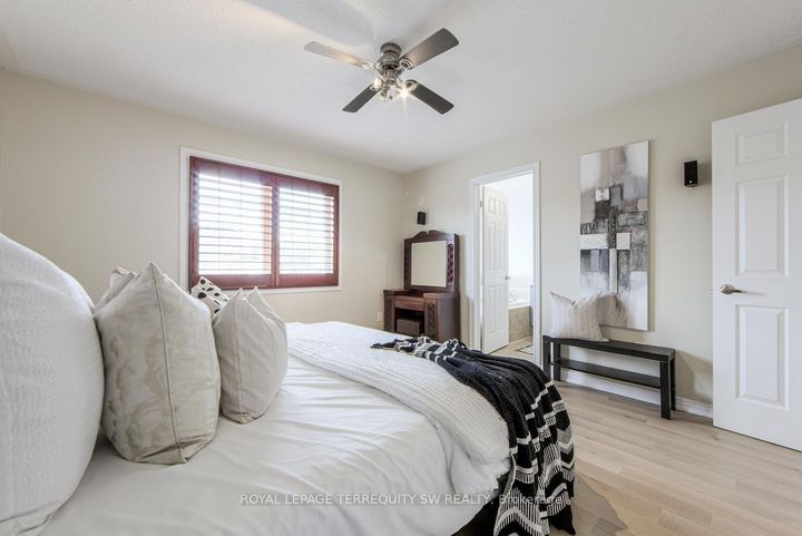 Photo 9 at 3895 Eglinton Avenue W, Churchill Meadows, Mississauga