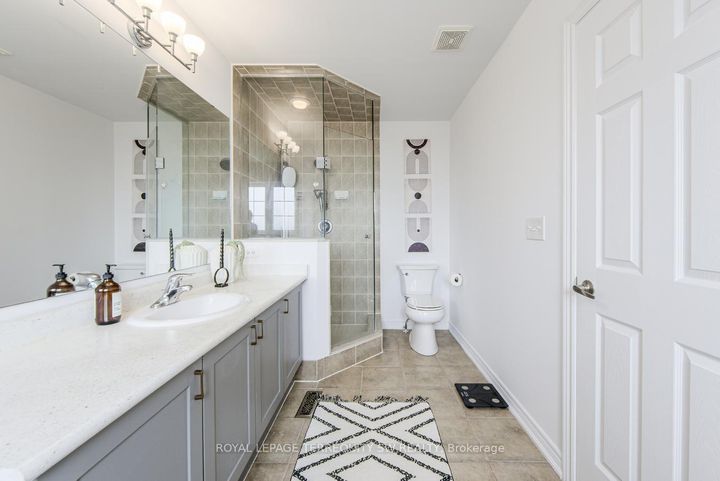 Photo 11 at 3895 Eglinton Avenue W, Churchill Meadows, Mississauga