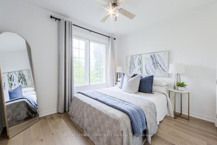 Photo 12 at 3895 Eglinton Avenue W, Churchill Meadows, Mississauga
