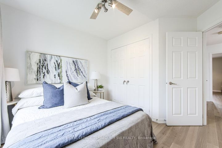 Photo 13 at 3895 Eglinton Avenue W, Churchill Meadows, Mississauga