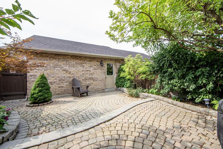 Photo 16 at 3895 Eglinton Avenue W, Churchill Meadows, Mississauga
