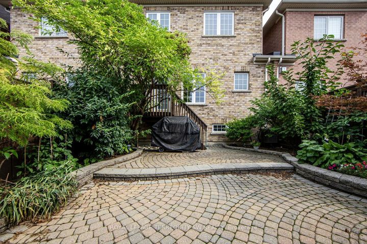 Photo 17 at 3895 Eglinton Avenue W, Churchill Meadows, Mississauga