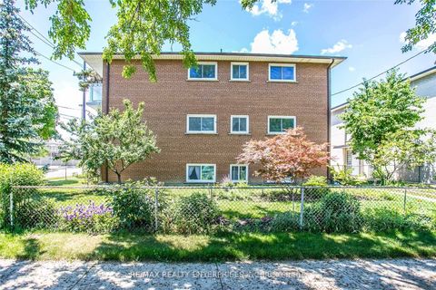 Photo 3 at 54 Rabbit Lane, West Deane, Toronto
