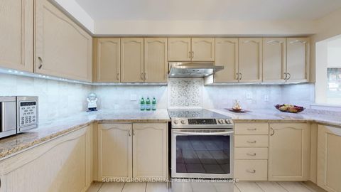 Photo 18 at 7 Rockview Gardens, Concord, Vaughan
