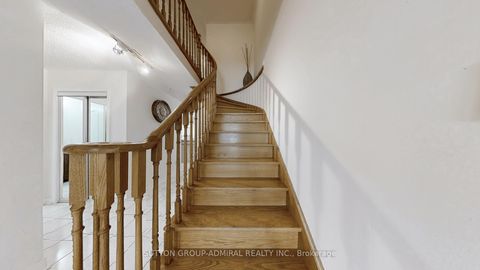 Photo 20 at 7 Rockview Gardens, Concord, Vaughan