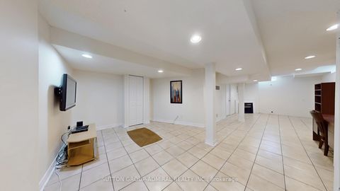 Photo 34 at 7 Rockview Gardens, Concord, Vaughan