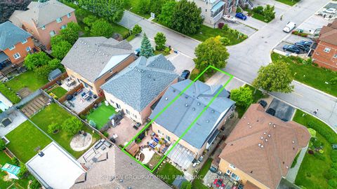 Photo 44 at 7 Rockview Gardens, Concord, Vaughan