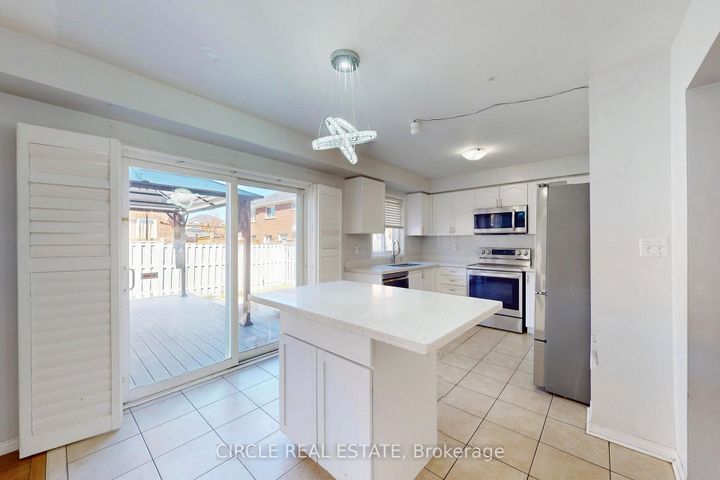 Photo 12 at 44 Conklin Drive, Fletcher's Meadow, Brampton