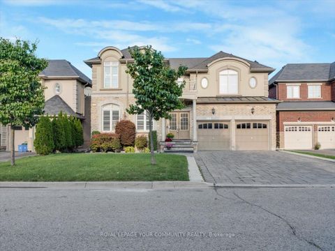 Photo 1 at 9 Heaney Court, Bayview Northeast, Aurora