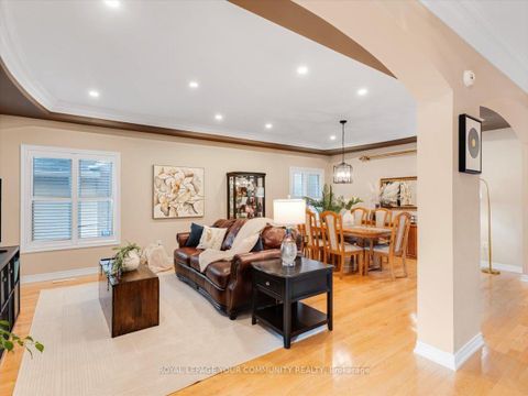 Photo 5 at 9 Heaney Court, Bayview Northeast, Aurora