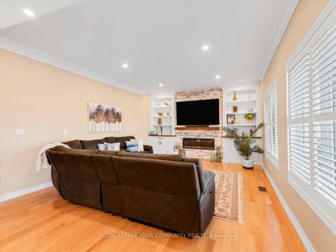 Photo 12 at 9 Heaney Court, Bayview Northeast, Aurora