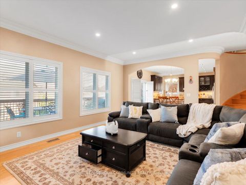 Photo 13 at 9 Heaney Court, Bayview Northeast, Aurora