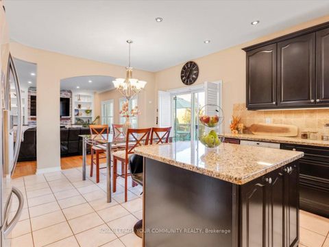 Photo 16 at 9 Heaney Court, Bayview Northeast, Aurora
