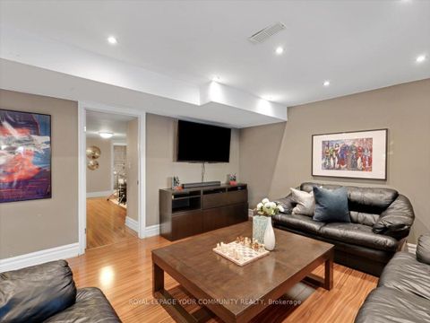 Photo 35 at 9 Heaney Court, Bayview Northeast, Aurora