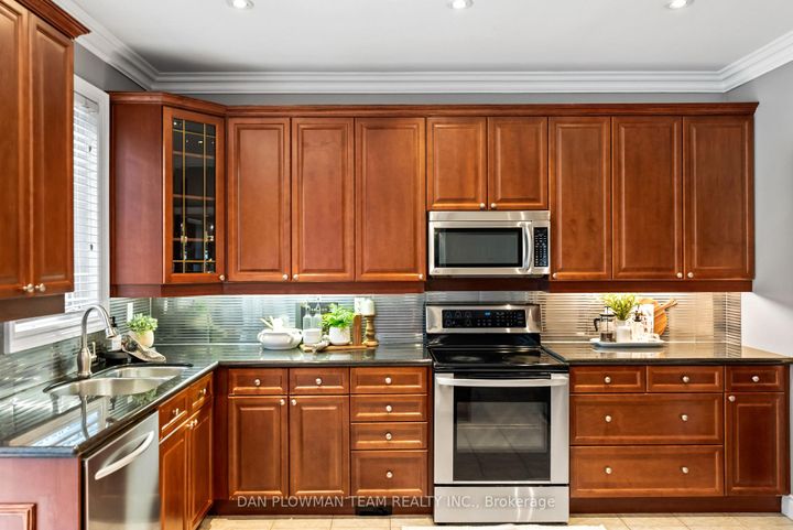 Photo 12 at 1071 Copperfield Drive, Eastdale, Oshawa