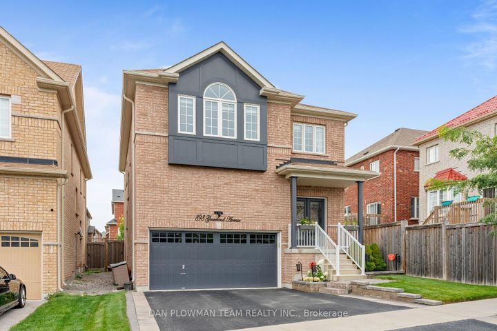 Photo 1 at 898 Groveland Avenue, Taunton, Oshawa