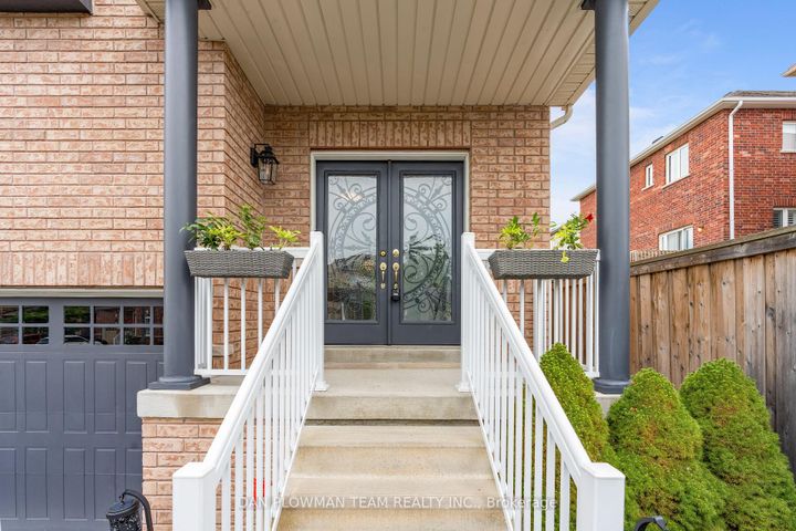 Photo 2 at 898 Groveland Avenue, Taunton, Oshawa