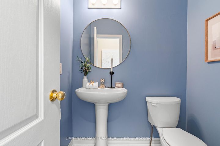 Photo 5 at 898 Groveland Avenue, Taunton, Oshawa