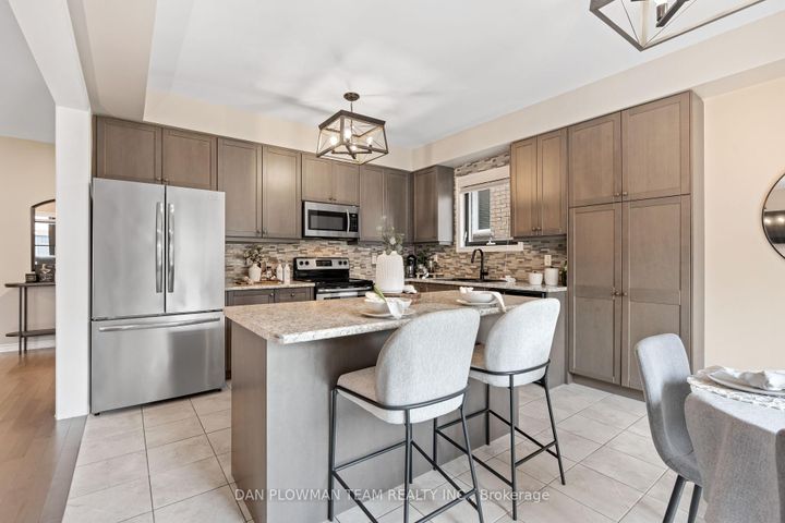 Photo 14 at 898 Groveland Avenue, Taunton, Oshawa