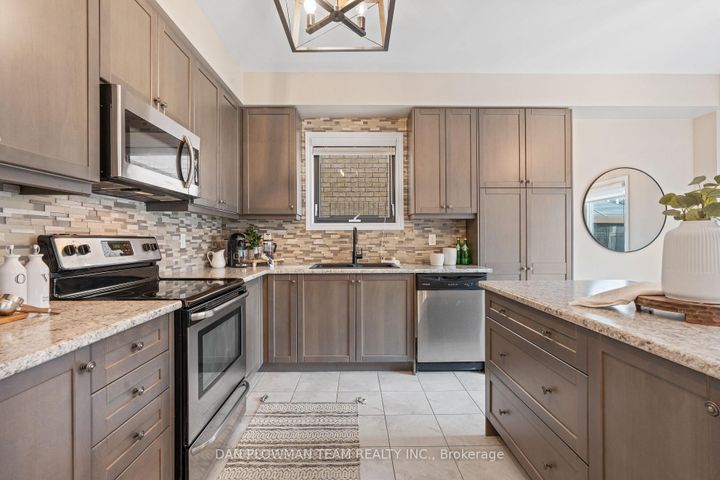 Photo 15 at 898 Groveland Avenue, Taunton, Oshawa