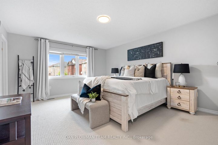 Photo 25 at 898 Groveland Avenue, Taunton, Oshawa