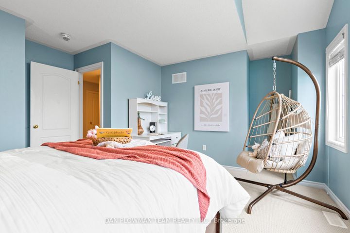 Photo 32 at 898 Groveland Avenue, Taunton, Oshawa