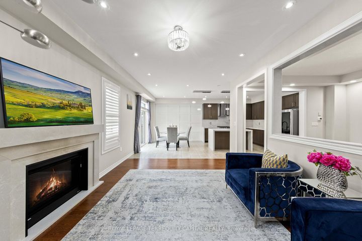Photo 15 at 14 Beaconsfield Drive, Kleinburg, Vaughan