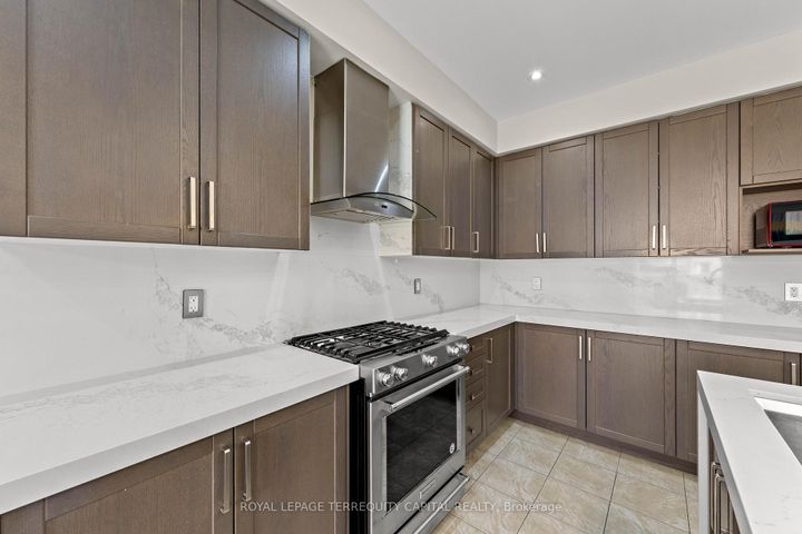 Photo 20 at 14 Beaconsfield Drive, Kleinburg, Vaughan
