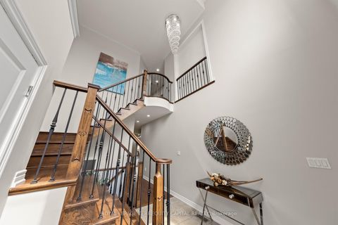 Photo 4 at 14 Beaconsfield Drive, Kleinburg, Vaughan