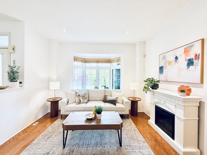 Photo 3 at 22 Sierra Drive, Dorset Park, Toronto