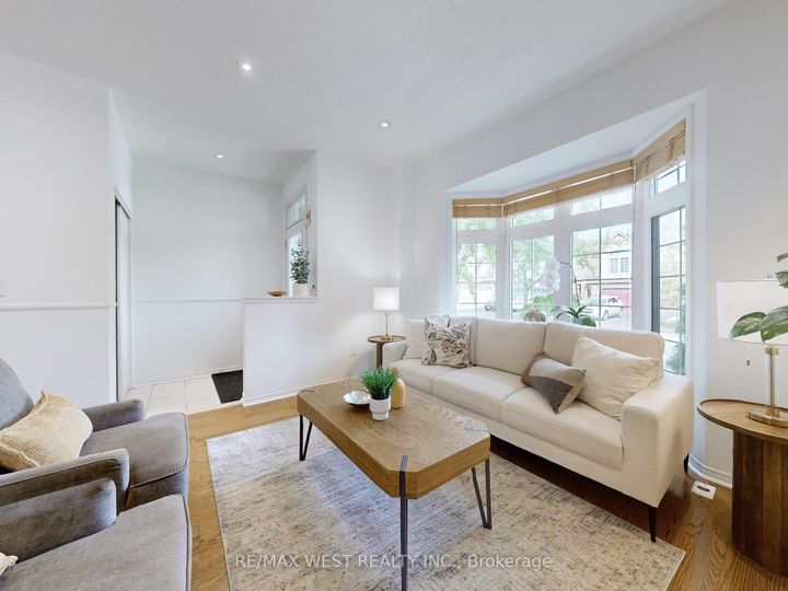 Photo 4 at 22 Sierra Drive, Dorset Park, Toronto