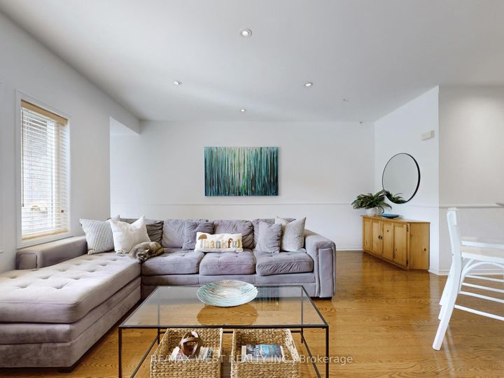 Photo 10 at 22 Sierra Drive, Dorset Park, Toronto