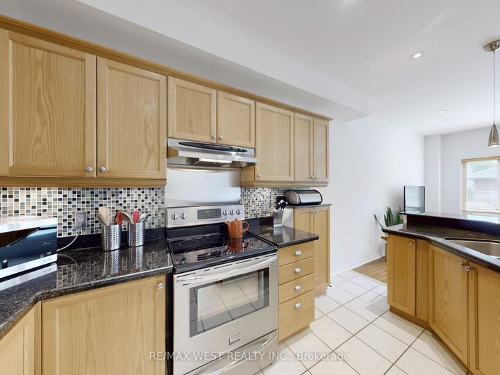 Photo 14 at 22 Sierra Drive, Dorset Park, Toronto