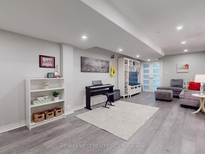 Photo 31 at 22 Sierra Drive, Dorset Park, Toronto