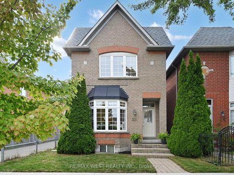 Photo 1 at 22 Sierra Drive, Dorset Park, Toronto