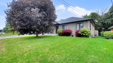 Photo 1 at 30 Goodman Crescent, Maple, Vaughan