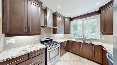 Photo 7 at 30 Goodman Crescent, Maple, Vaughan