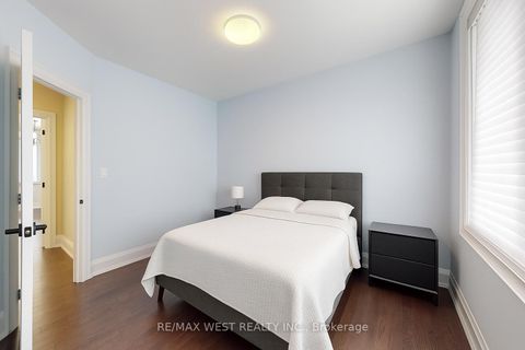Photo 13 at 30 Goodman Crescent, Maple, Vaughan